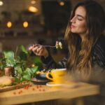 How to Practice Mindful Eating: Simple Tips for Beginners!